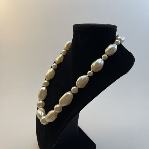 Vintage Necklace Gold Tone Acrylic Chunky Faux Pearl Beaded 16” B#6 - Picture 8 of 15